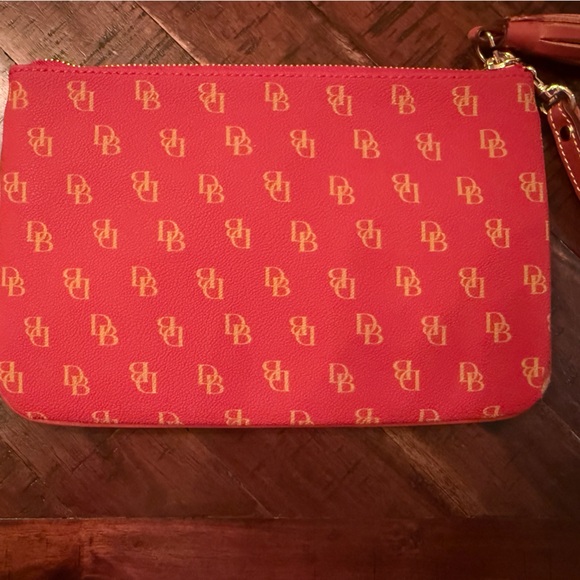Dooney & Bourke Red DB Logo Wristlet Zip Pouch with Tasse - Picture 2 of 4